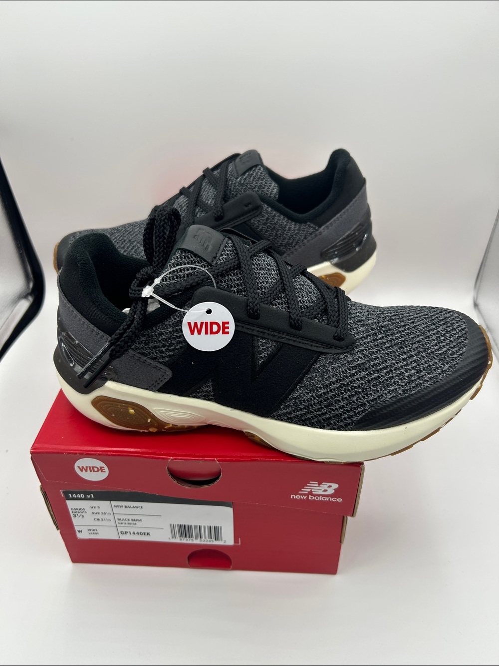 New Balance Black & Gray 1440 3.5 wide width. Sneaker